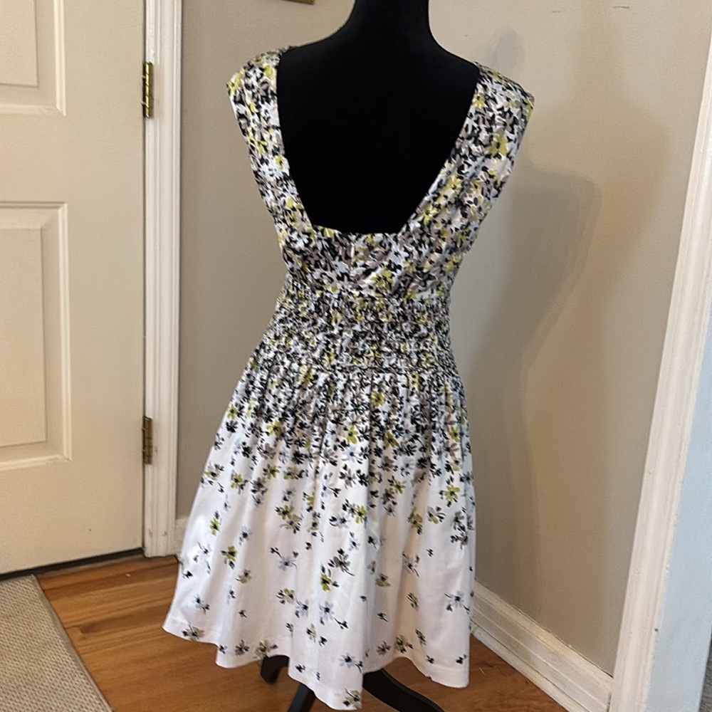 JESSICA SIMPSON MULTI-COLOR FLORAL PRINT SLEEVELESS GATHERED WAIST DRESS - Picture 3 of 11
